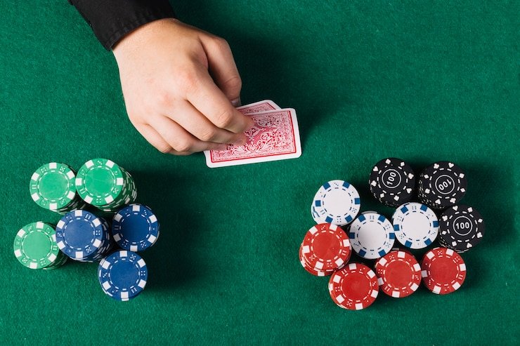 Bagan tingkat loyalitas memuplay menampilkan manfaat progresif dari Member hingga Diamond
